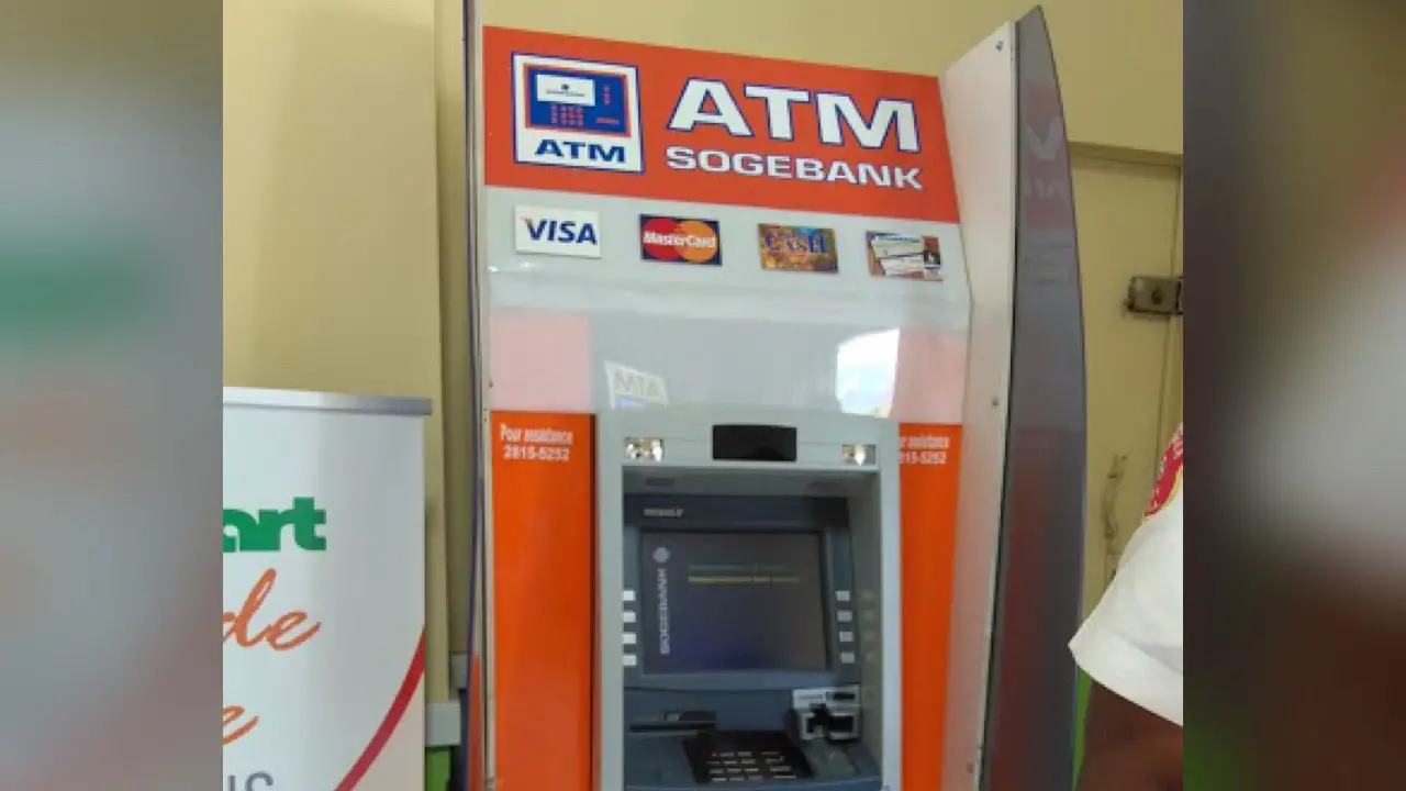 Utiliser sa carte de débit dans les ATM de toutes les banques, c’est possible