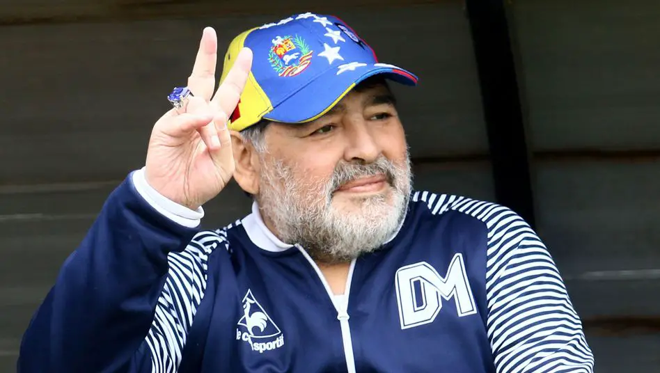 60 ans de Maradona: la star vendra aux enchères dix de ses chemises