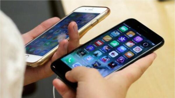 Apple poursuivi par des consommateurs européens pour avoir ralenti les anciens iPhones