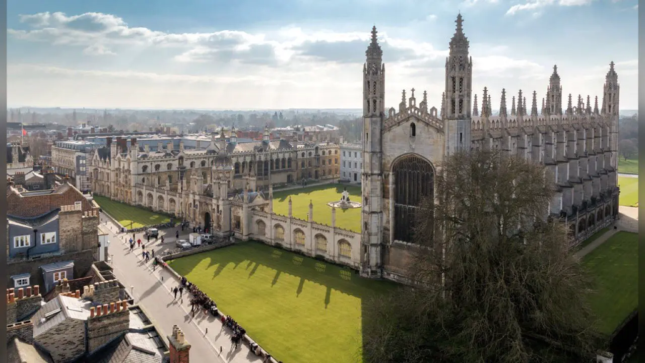 Covid-19: l'université de Cambridge tiendra toutes ses classes en ligne