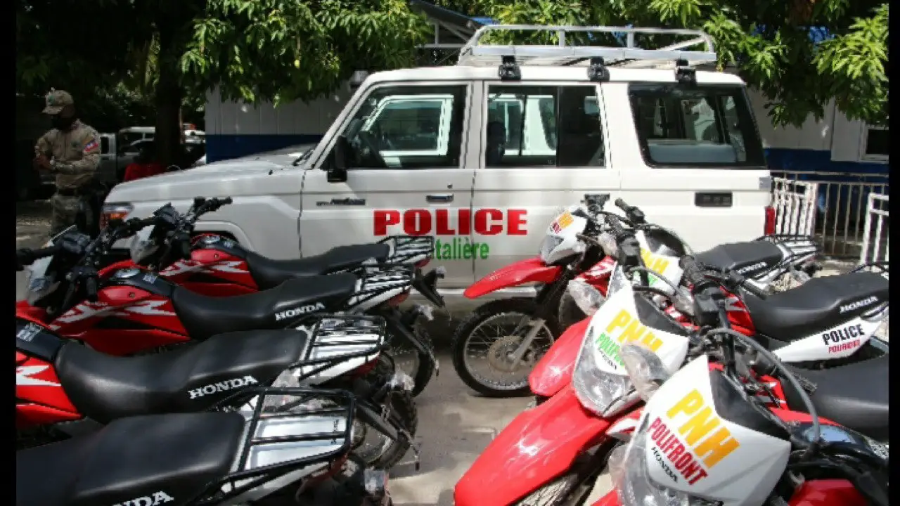 L'ambassade américaine et l'OIM ont fait un don de véhicules et motocyclettes à la POLIFRONT