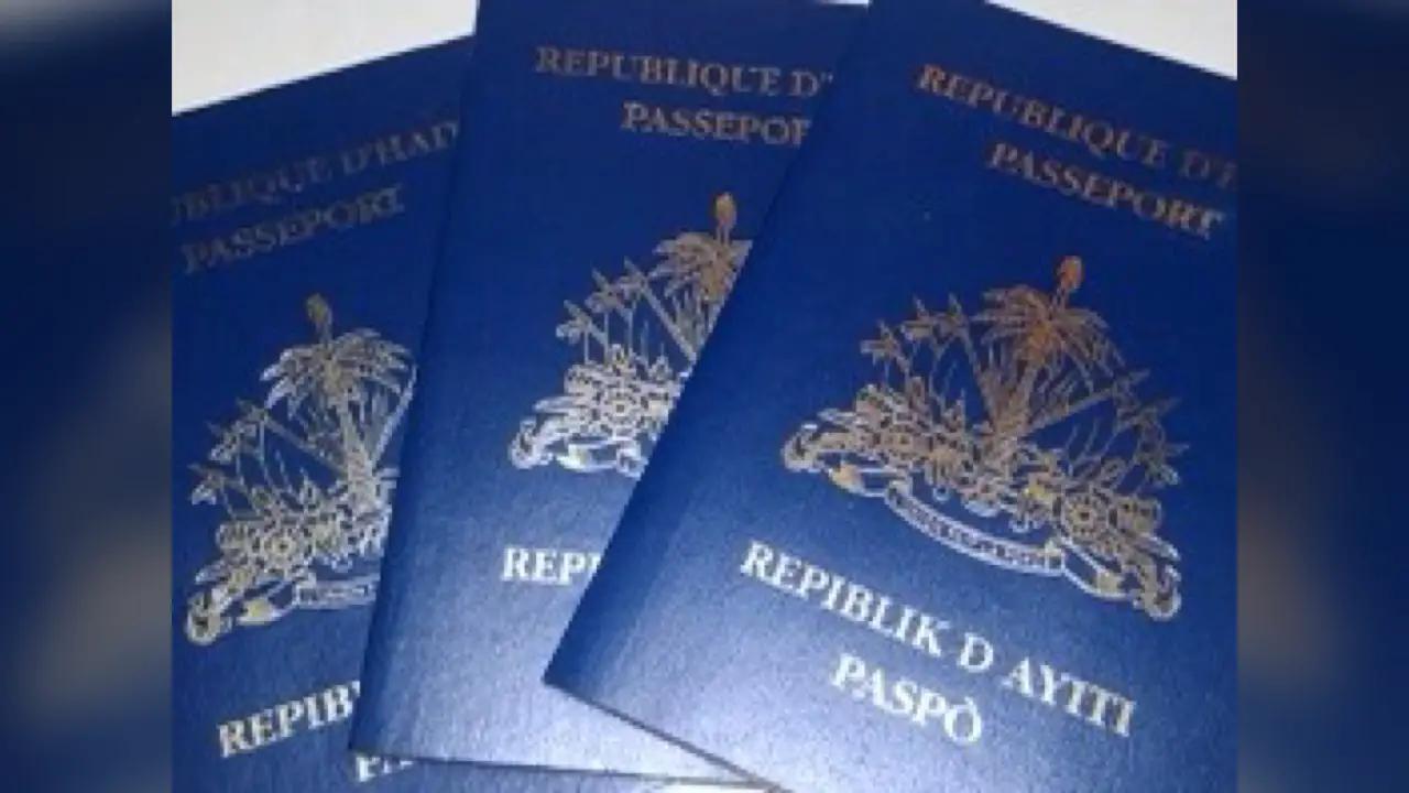 Deux décrets pour annoncer l'augmentation du prix d'un passeport entre 8 000 et 12 000 gourdes