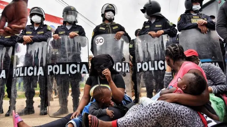 Des centaines de migrants haïtiens bloqués à la frontière Brésil-Pérou