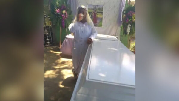 République Dominicaine: une femme simule sa mort pour vivre l'expérience de ses funérailles