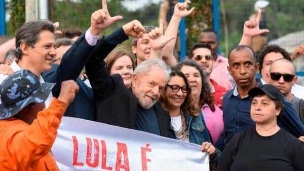 Brésil: selon un sondage, Lula remporterait aisément l'élection présidentielle de 2022