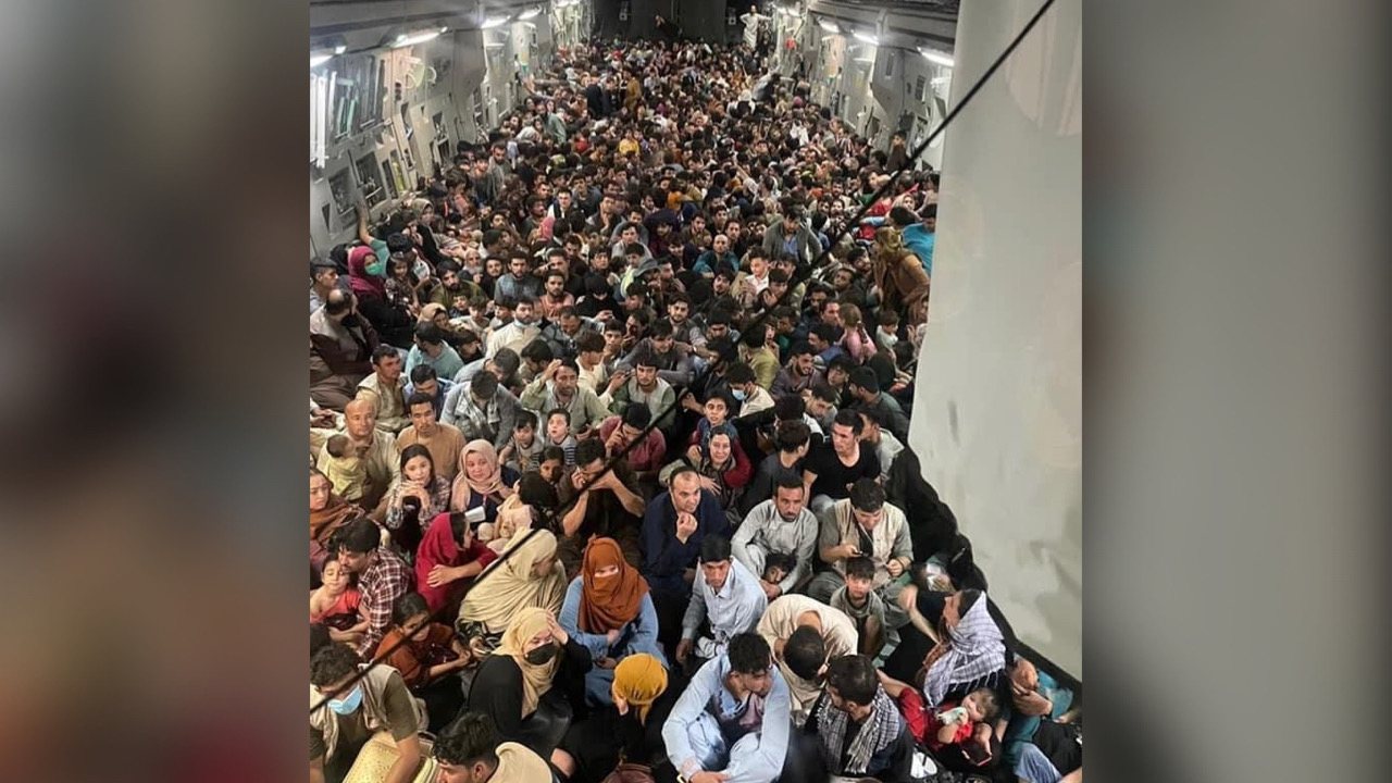 Afganistan: Yon avyon ameriken ki ka pote yon santèn pasaje, dekole ak 640