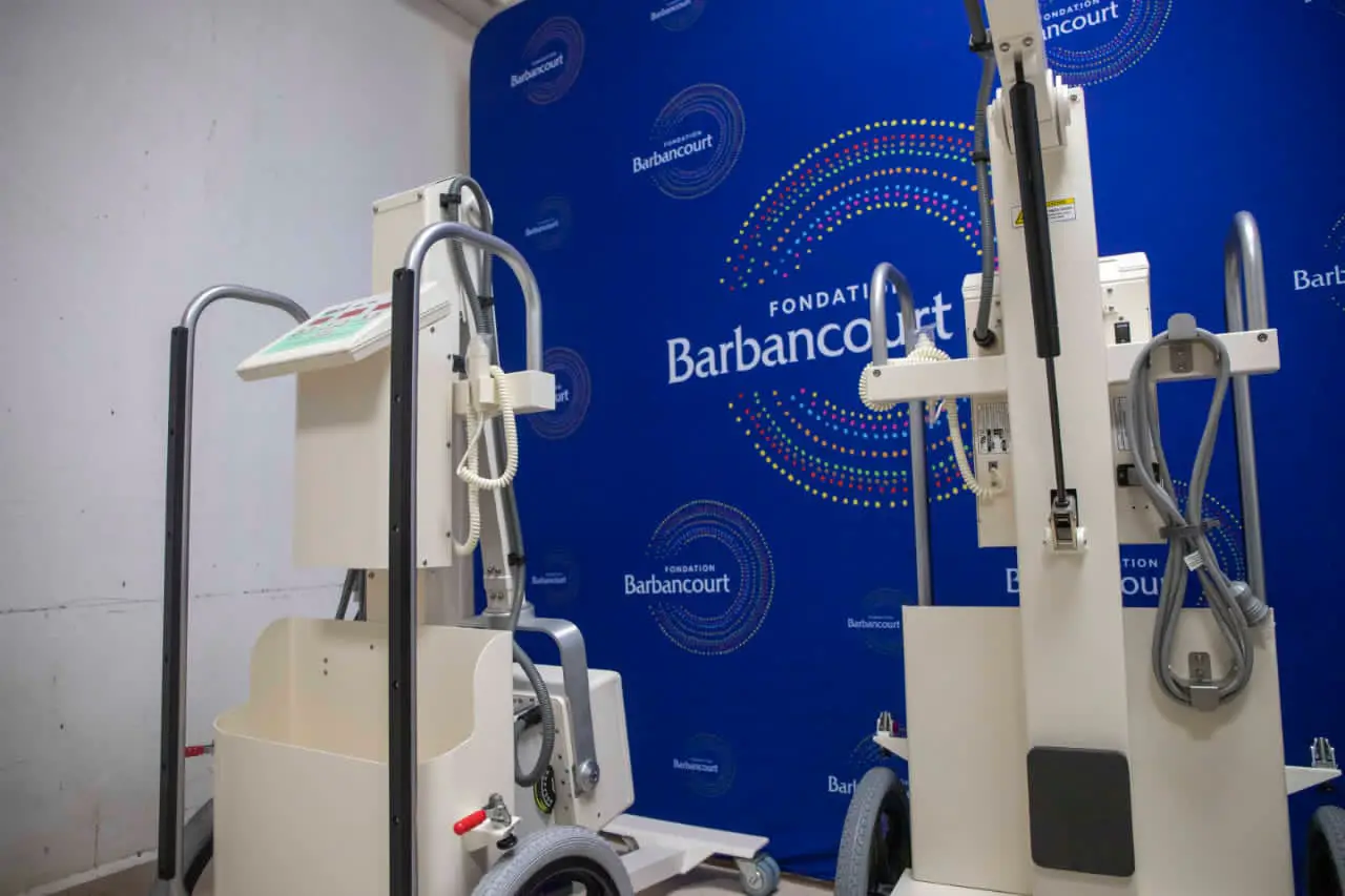 La Fondation Barbancourt fait don de deux appareils de radiographie mobiles à l’Hôpital Universitaire de Mirebalais