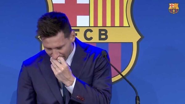 Lionel Messi en larmes fait ses adieux au FC Barcelone