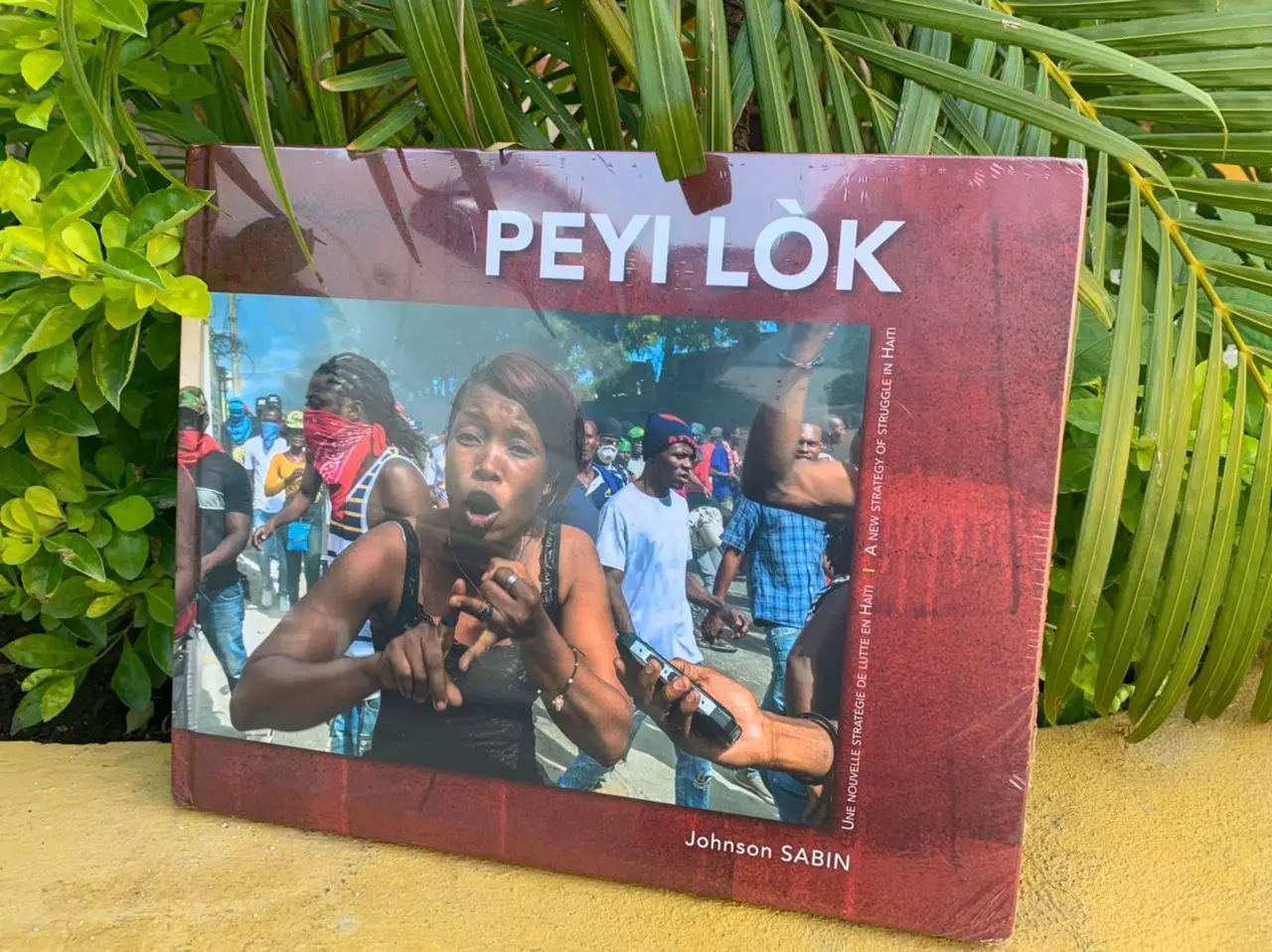 "Peyi Lòk", le livre photo de Johnson Sabin retraçant les derniers mouvements de protestation