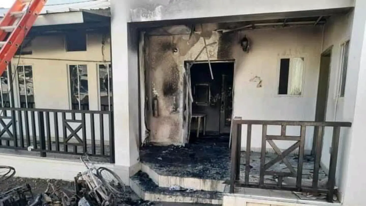 Des individus armés ont saboté et incendié l'hôpital de Milot 
