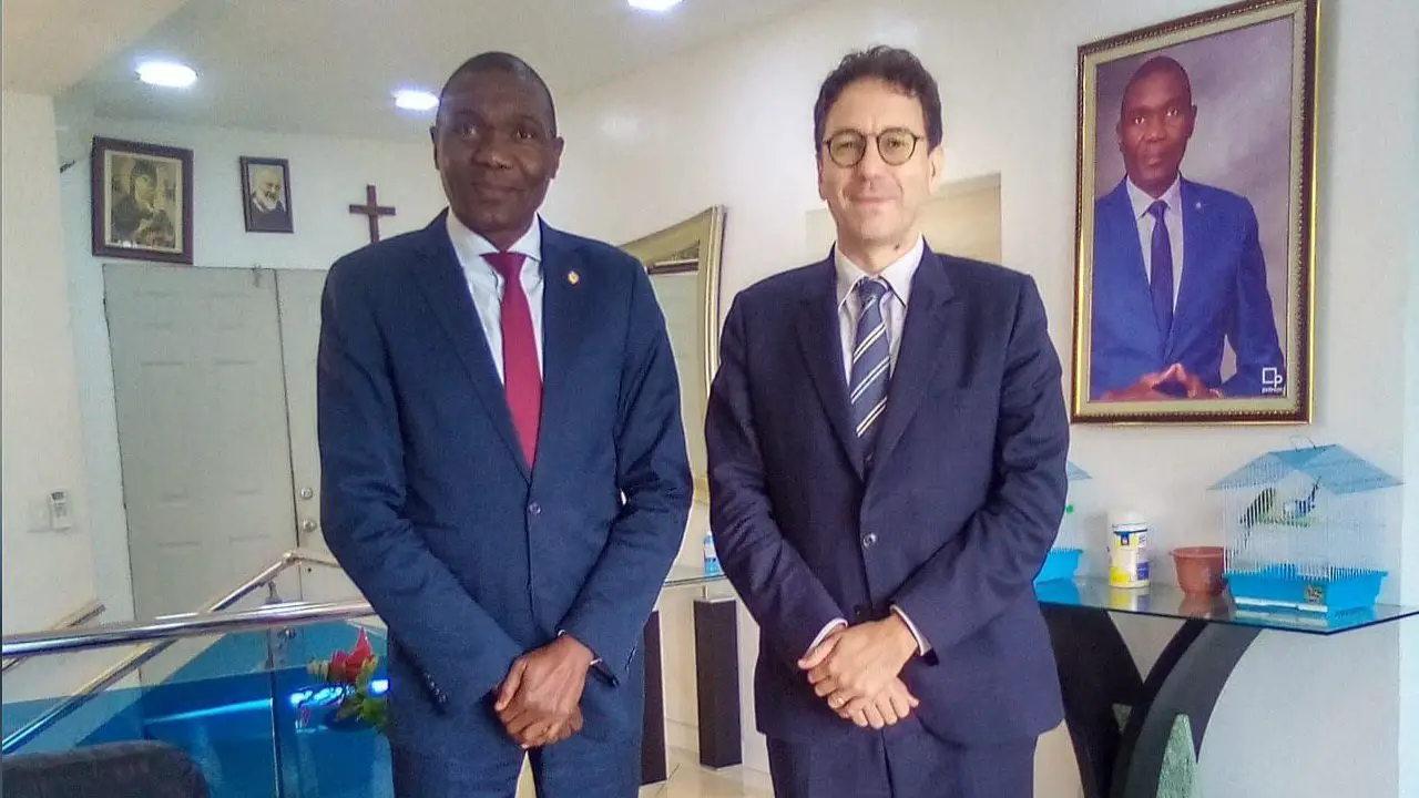 L'ambassadeur français en Haïti a rencontré le président du sénat, Joseph Lambert