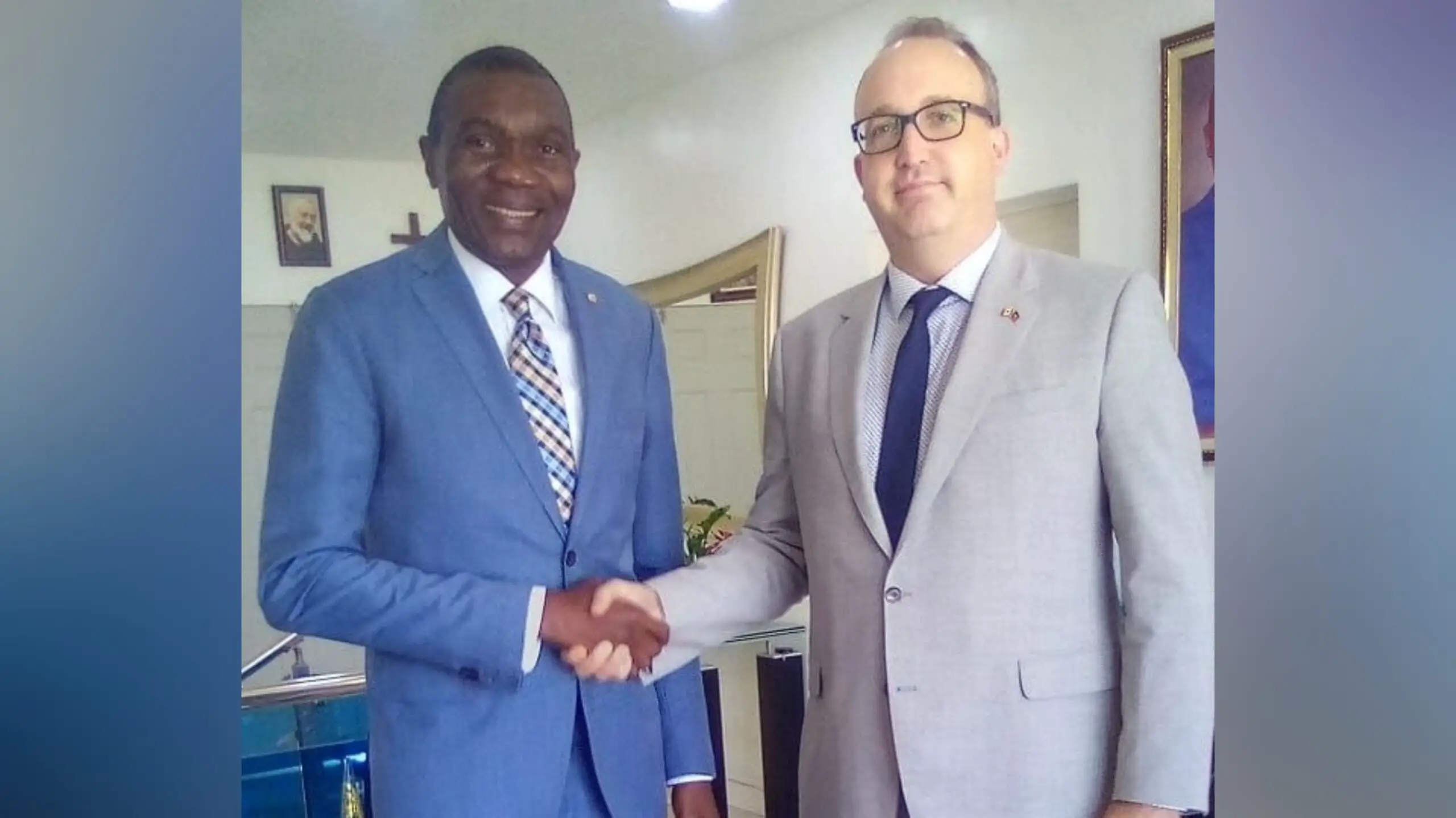 L'ambassadeur du Canada en Haïti a rencontré le président du sénat, Joseph Lambert