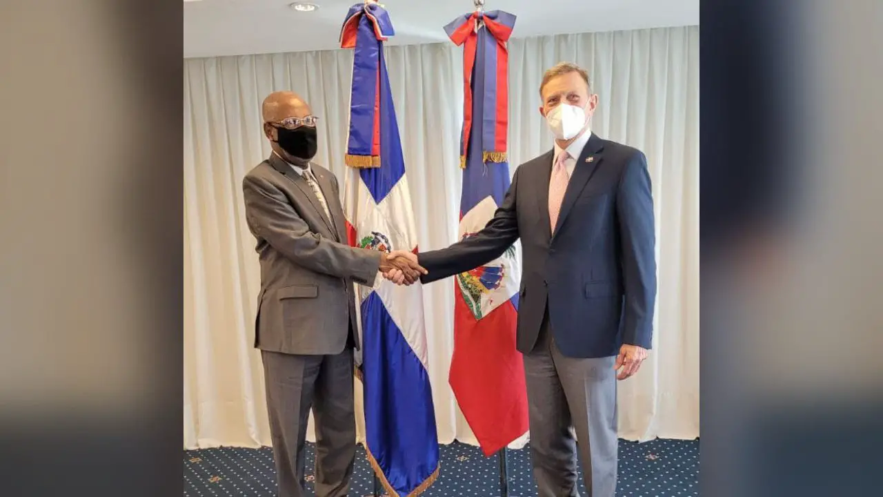 Le chancelier haïtien annonce la reprise de la délivrance de visas aux étudiants en République Dominicaine
