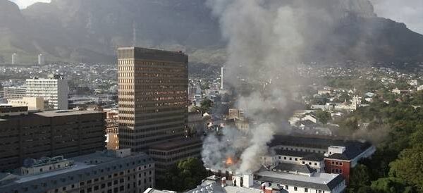Incendie-Afrique du Sud: l'Assemblée nationale entièrement détruite, un suspect arrêté
