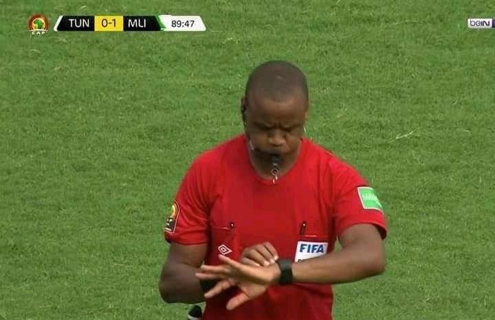 Mali vs Tunisie: quand un arbitre zambien siffle deux fois la fin d'une rencontre avant les 90 minutes