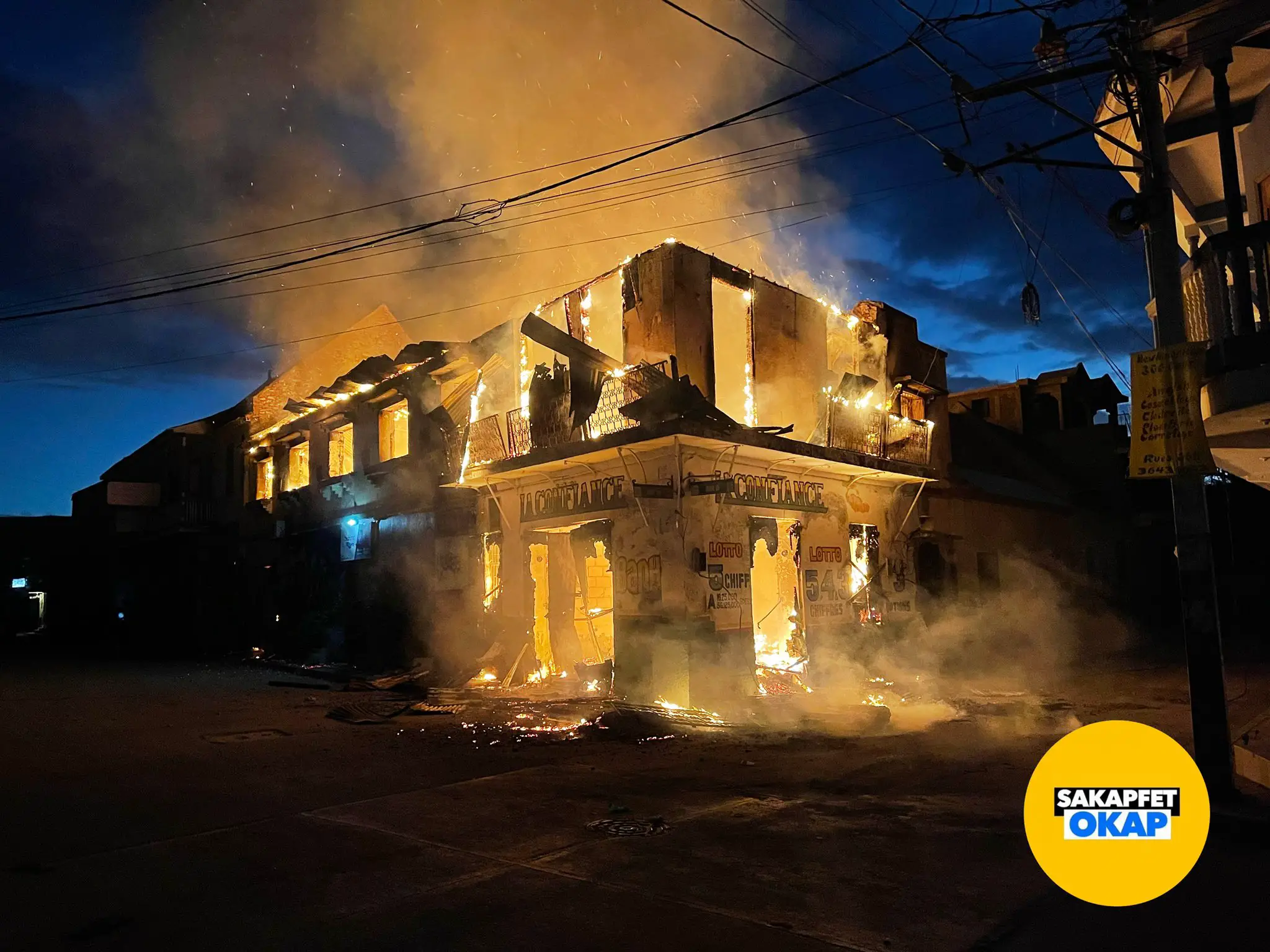 Un incendie a ravagé une ancienne maison logeant plusieurs entreprises au Cap-Haïtien