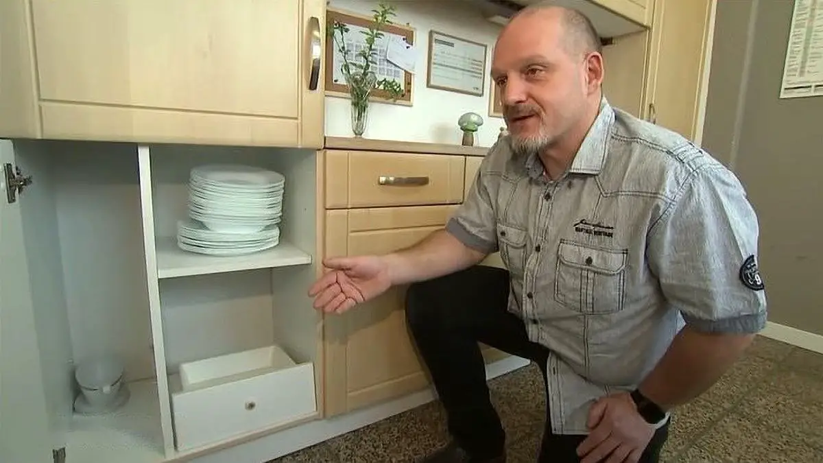 Un allemand a trouvé 150 000 euros dans un meuble de cuisine acheté sur eBay, il les ont apportés à la police