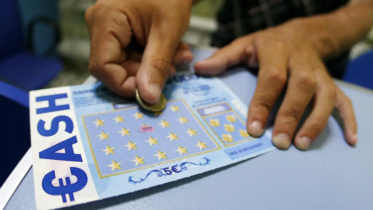 Un migrant gagne 250 000 euros au lotto mais ne peut les récupérer faute de papier d'identité et de compte bancaire