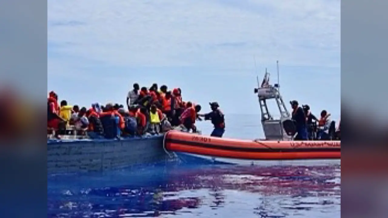 Interception d'un bateau surchargé avec plus de 150 migrants haïtiens aux îles Turques et Caïques.