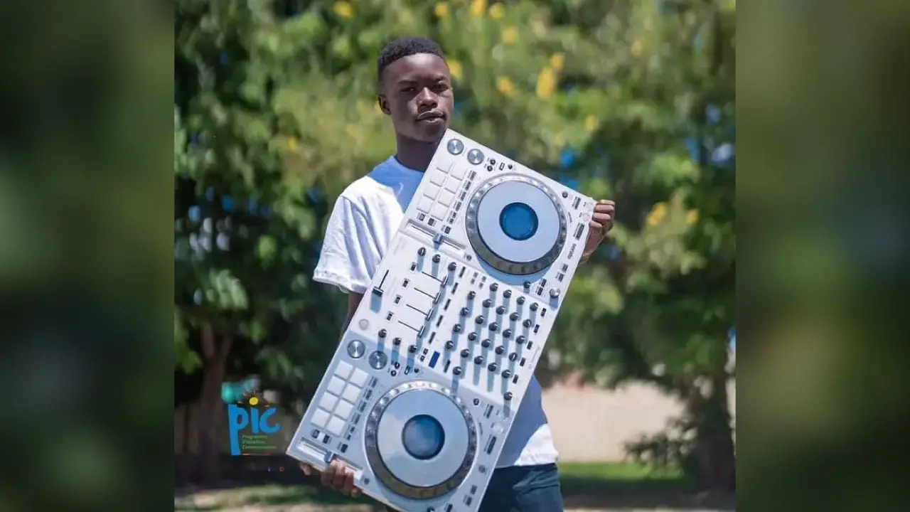 Tony Mix a tenu sa promesse envers un jeune DJ de Saint-Raphaël en lui donnant un appareil