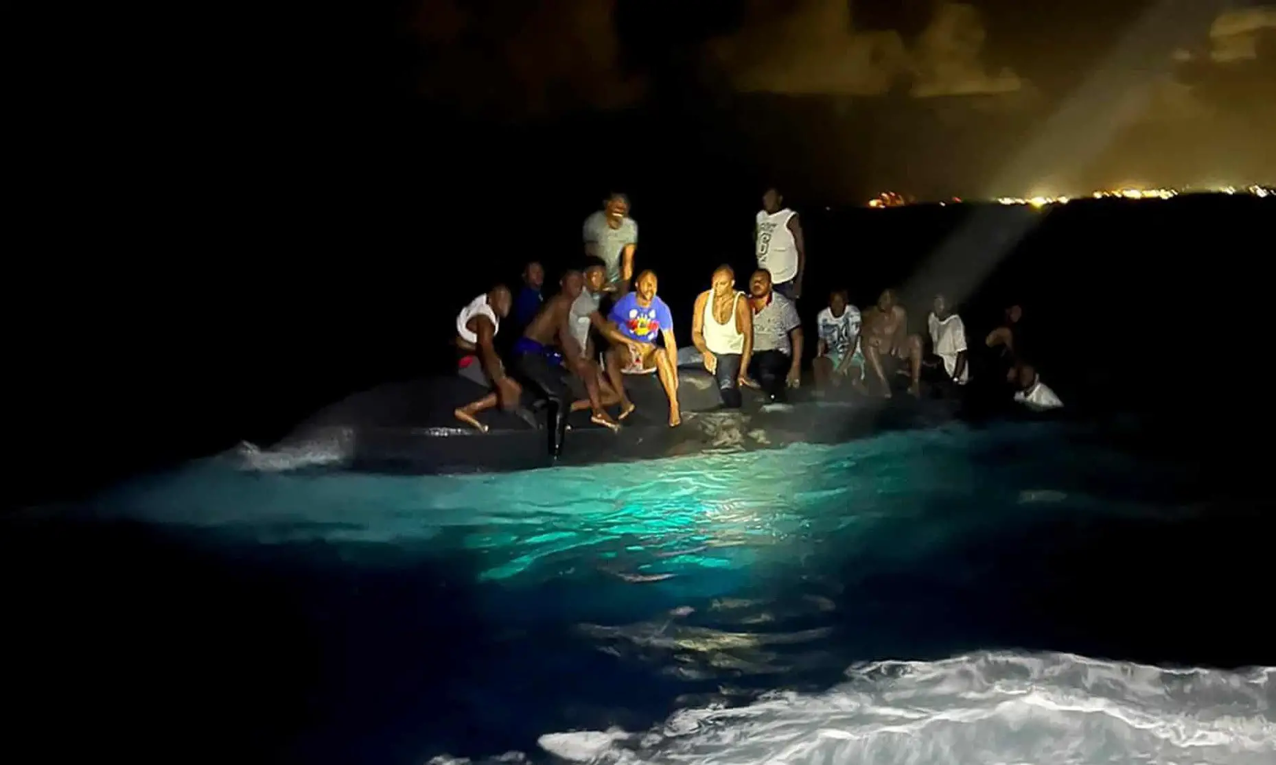 Bahamas : les familles des 17 naufragés ont deux semaines pour récupérer les corps de leurs proches