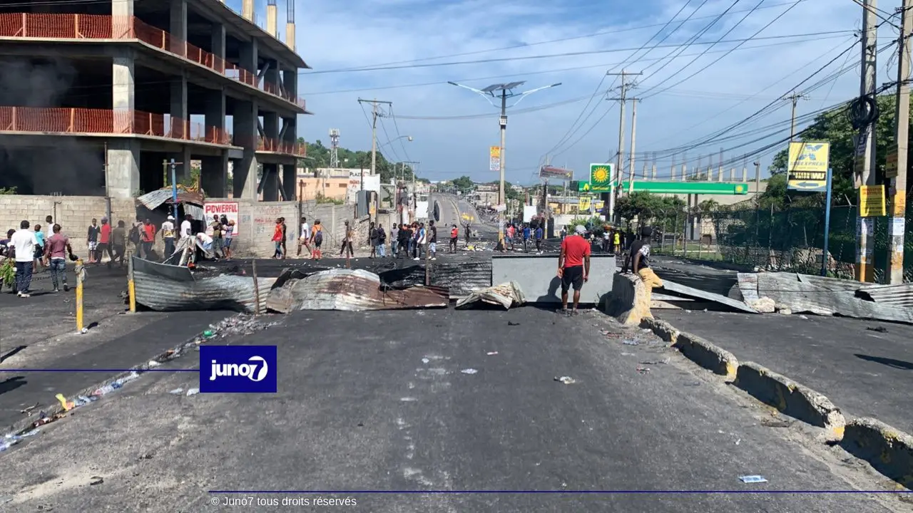 La grogne populaire continue, l'aire métropolitaine de Port-au-Prince toujours bloquée par des barricades, delmas