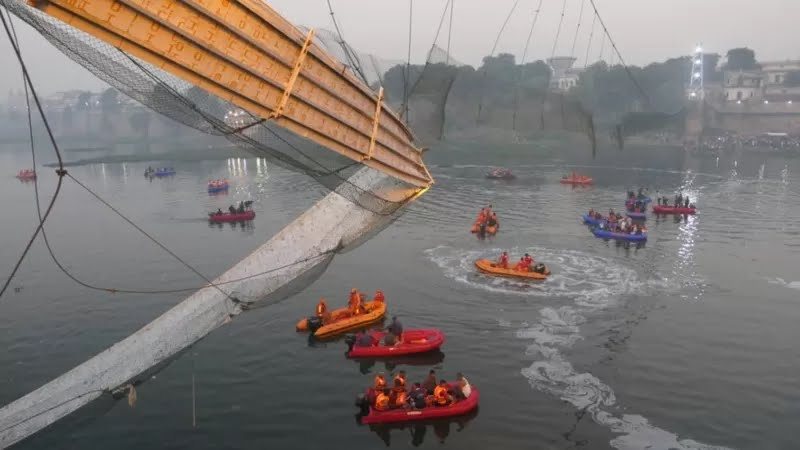 Plus de 130 morts en Inde à la suite de l’effondrement d’un pont suspendu