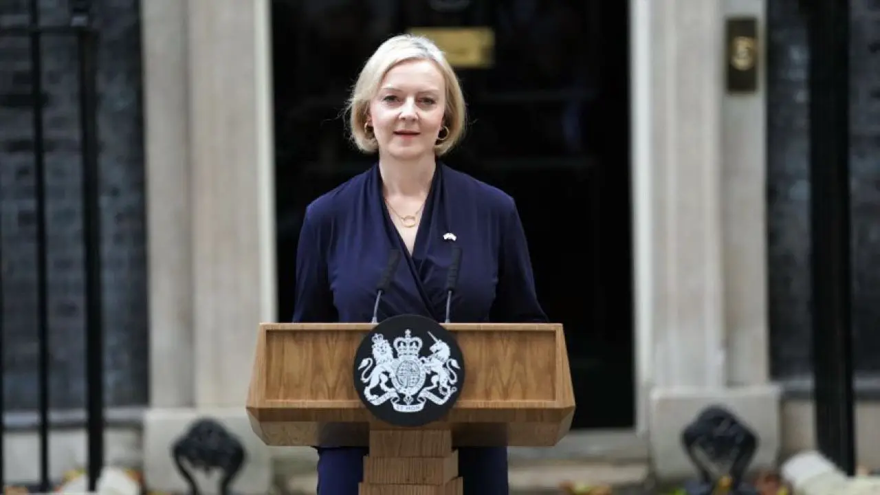 Rejetée par l'opinion, la première ministre britannique Liz Truss démissionne après 44 jours au pouvoir