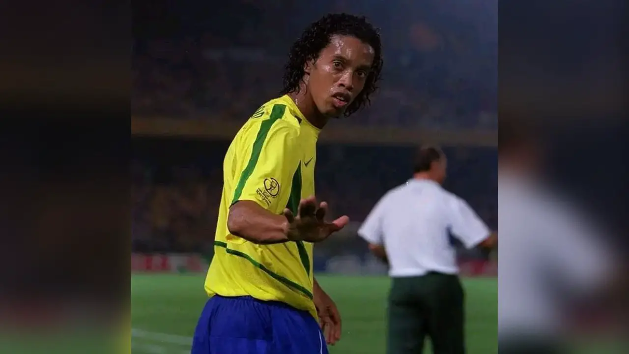 "Calme toi, c'est notre heure maintenant. En haut Brésil", le message de Ronaldinho avant le match Brésil vs Serbie