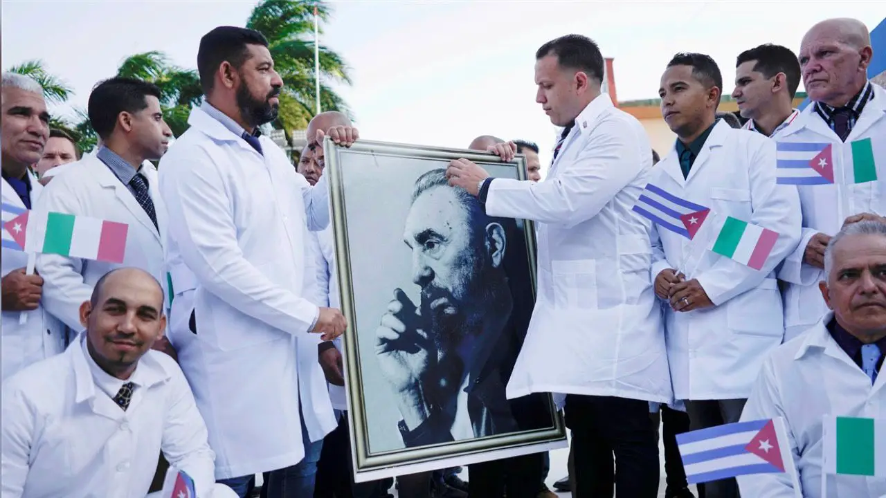27 novembre 2010 : Fidel Castro annonce l’envoi en Haïti de 300 médecins pour faire face à l’épidémie de choléra