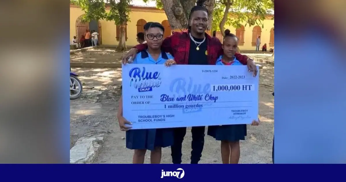L'artiste Troubleboy a remis un chèque d'un million de gourdes au lycée de Jeunes Filles du Cap-Haïtien