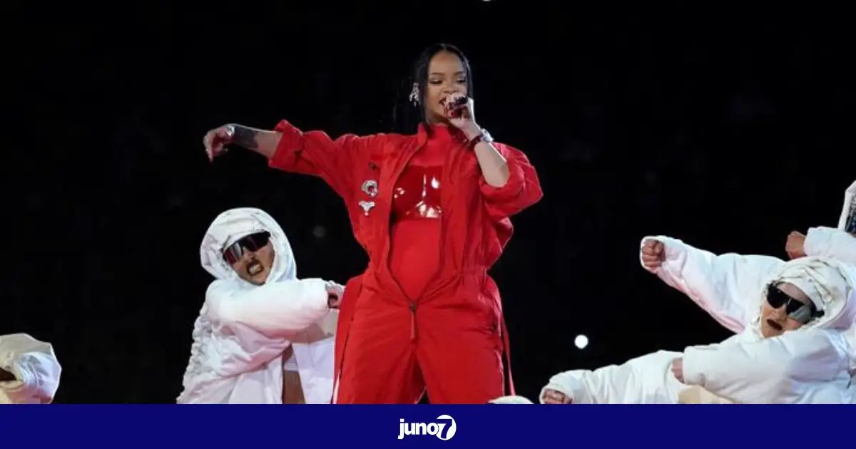 Super Bowl: plus de 100 plaintes déposées contre Rihanna pour son spectacle jugé "trop sexualisé et indécent"