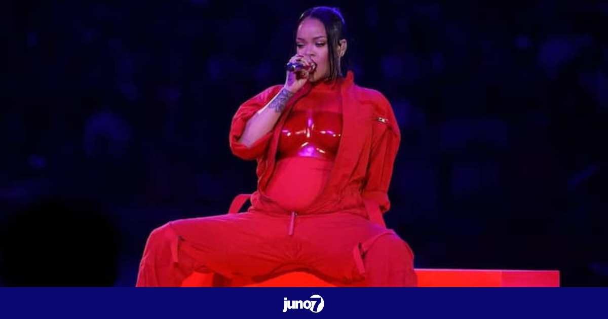 Super Bowl: de nouveau enceinte, Rihanna régale le public avec ses tubes après 7 ans d'absence