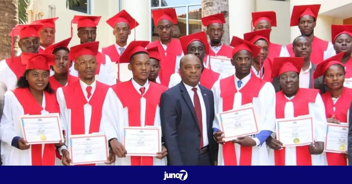 MENFP : 18 étudiants du CFEF reçoivent leur diplôme
