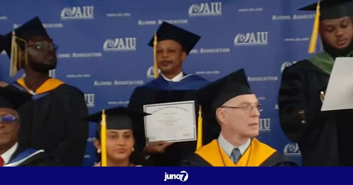 Joël Lorquet a obtenu le grade de docteur en communication sociale à l'AIU, une université américaine