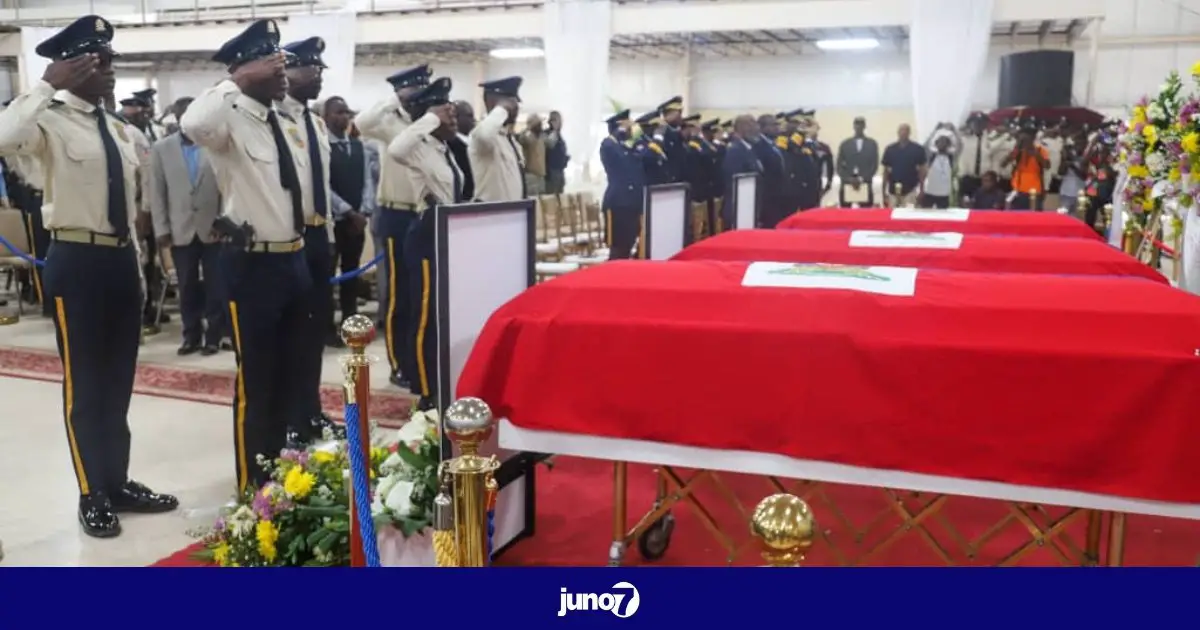 Funérailles des 3 policiers assassinés à Thomassin le 9 avril dernier
