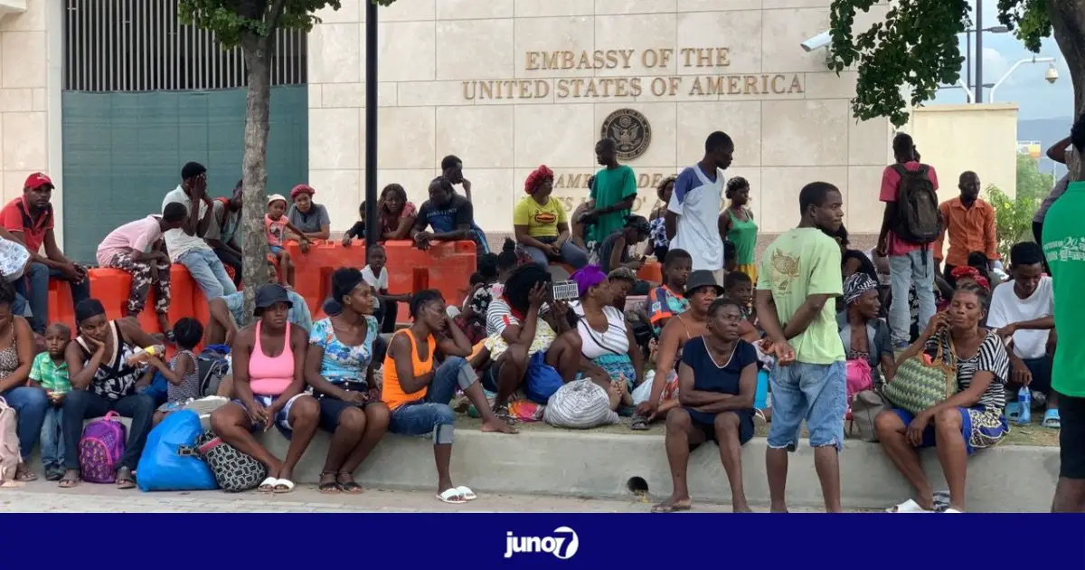La terreur des gangs oblige des familles à fuir leurs maisons pour se réfugier devant l'ambassade des États-Unis à Port-au-Prince