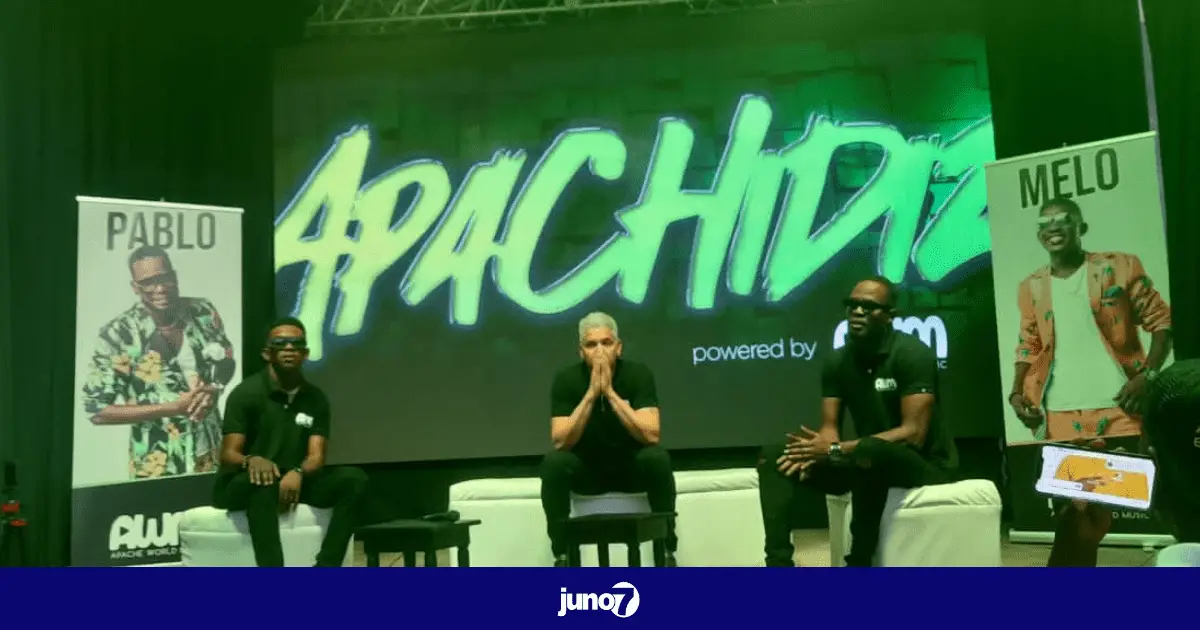 T-Jo Zenny a présenté au public son label Apach World Music et les deux musiciens du projet