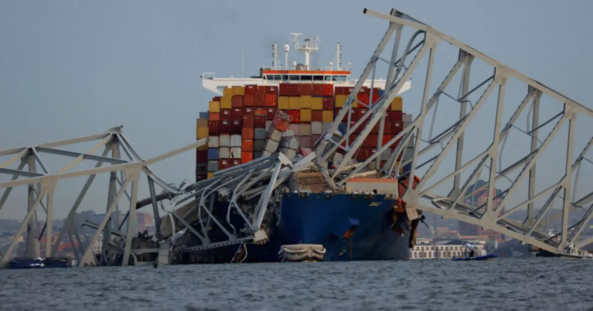 États-Unis: percuté par un porte-conteneurs, le pont autoroutier à Baltimore s'est effondré