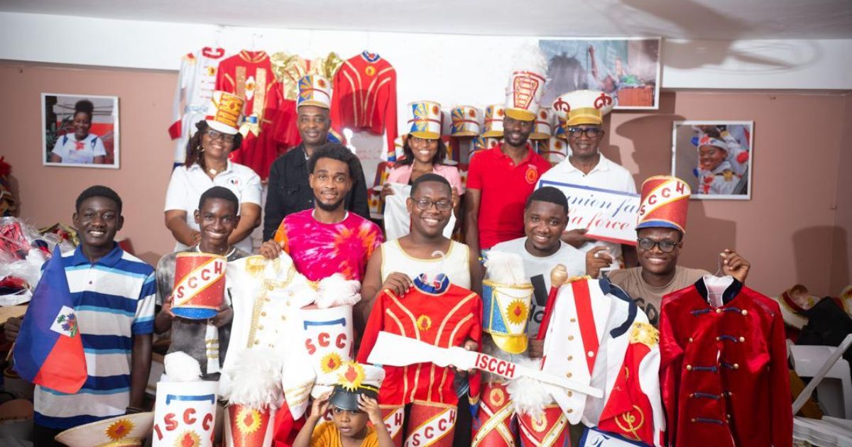 Cap-Haïtien : Nesmy Manigat a visité l'atelier de confection en prélude à la fête du drapeau