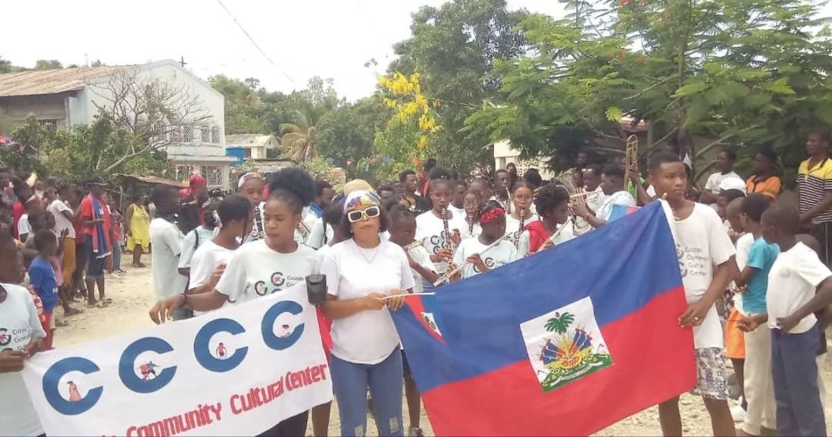 Cazale: la FOLONHA et le CCCC ont célébré le 221e anniversaire du drapeau avec éclat