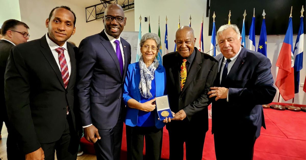 Hommage posthume : le Sénat français décore Mikaben pour sa contribution à la culture haïtienne
