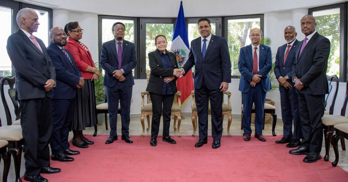 Laurent Saint-Cyr reçoit les lettres de créance de la nouvelle ambassadrice de la Colombie